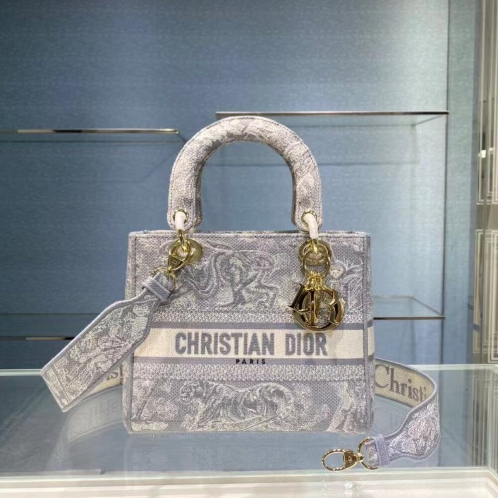 🥃🥃Dior Lady D-Lite Bag  Embroidered